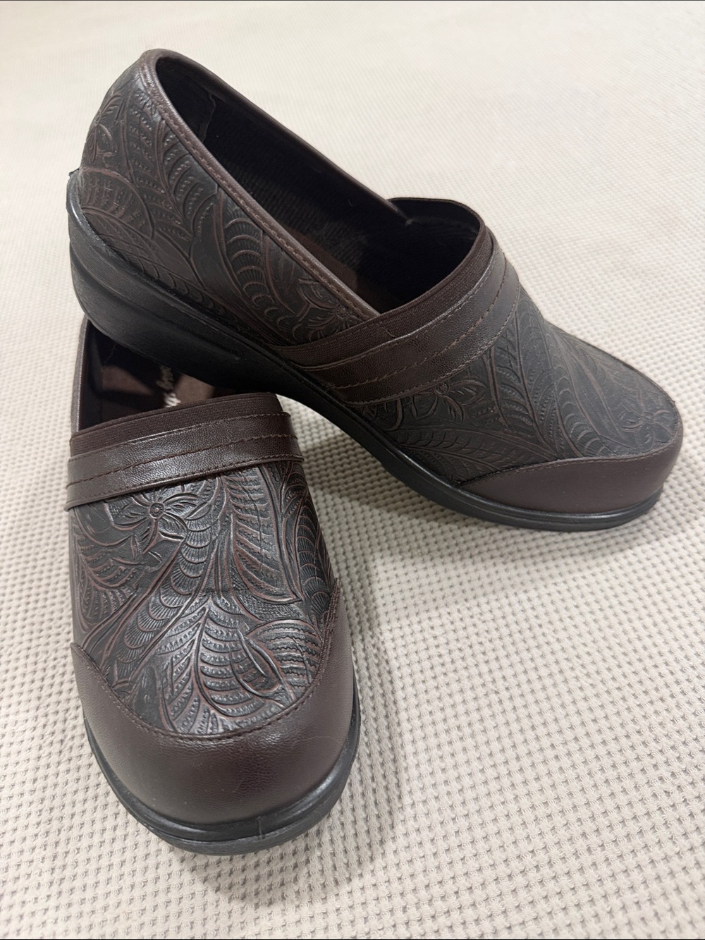 easy street Women's Embossed Dark Brown Slip-On Clogs